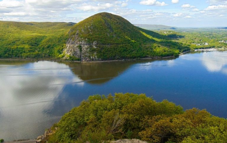 22 Beautiful Best Hikes Near NYC - A Hiking Near NYC Guide