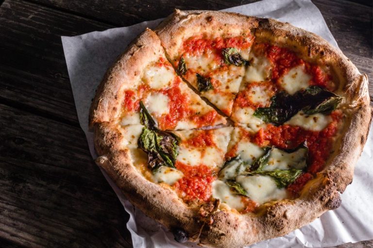 Best Pizza Niagara Falls: 9 Amazing Local Picks in 2023