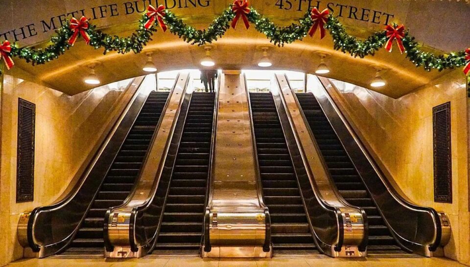 NYC In January Amazing Local S Guide For 2024 Secret Tips   Grand Central Holiday Lights 960x546 